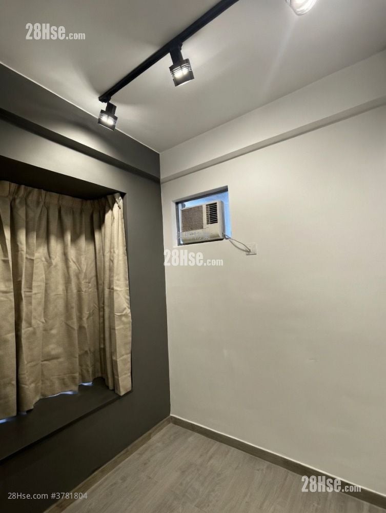 Tuen Mun Town Plaza Sell 2 Bedrooms 351 ft²