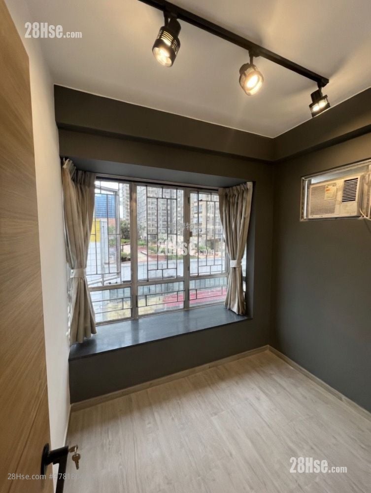 Tuen Mun Town Plaza Sell 2 Bedrooms 351 ft²