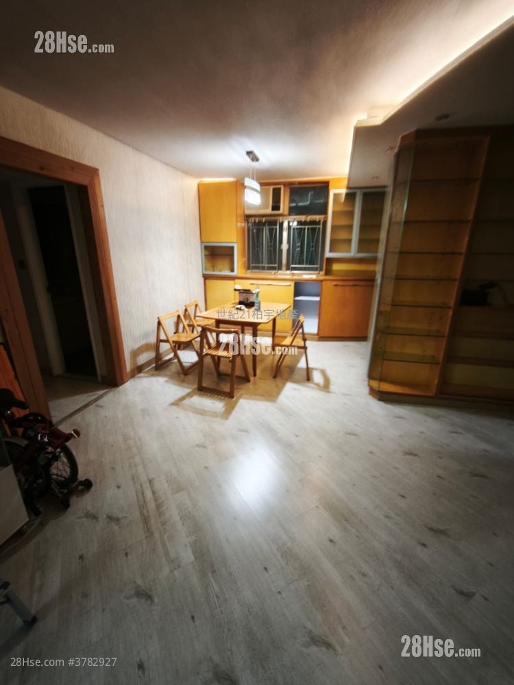 Classical Gardens Sell 3 Bedrooms , 2 Bathrooms 865 ft²