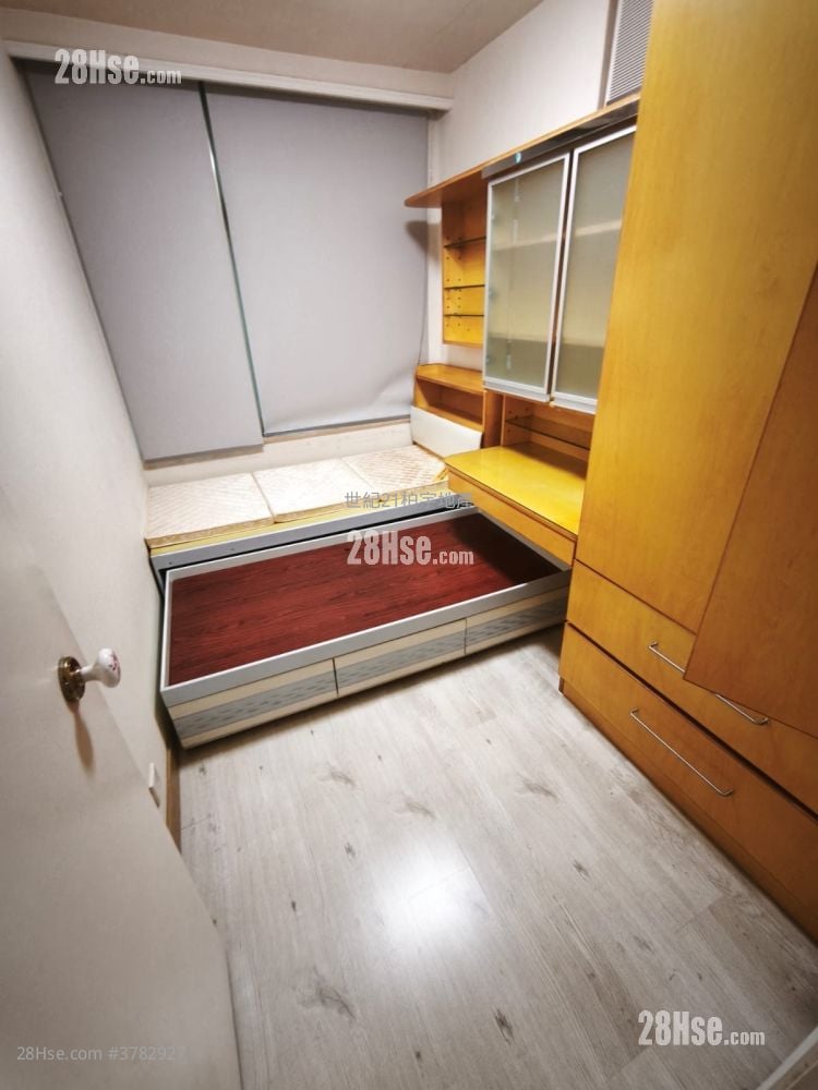 Classical Gardens Sell 3 Bedrooms , 2 Bathrooms 865 ft²