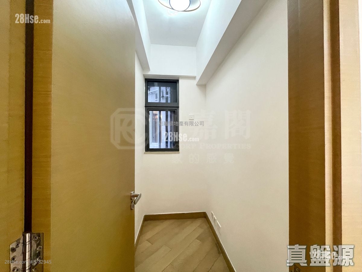 The Wings Sell 4 Bedrooms , 2 Bathrooms 827 ft²