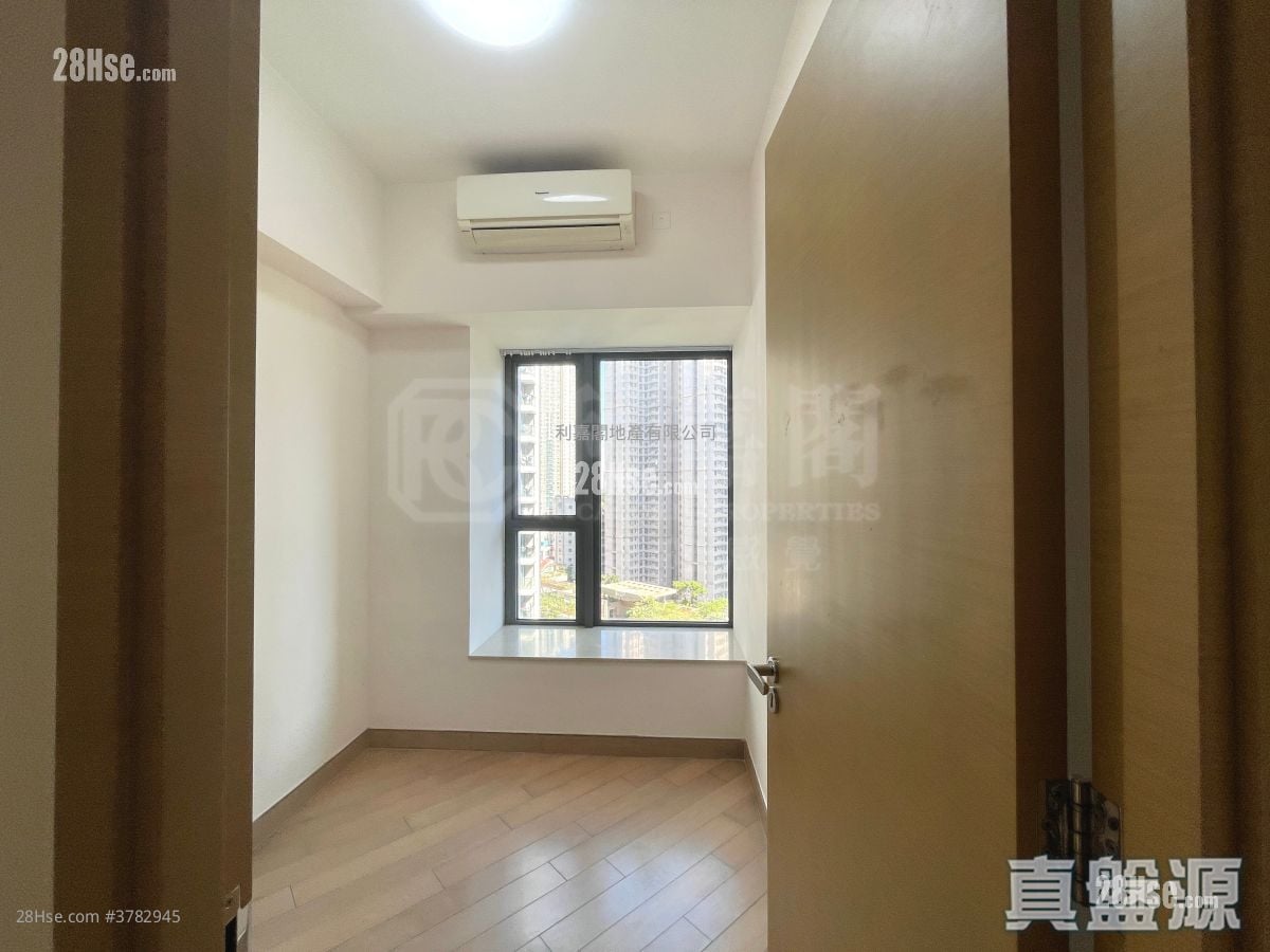 The Wings Sell 4 Bedrooms , 2 Bathrooms 827 ft²