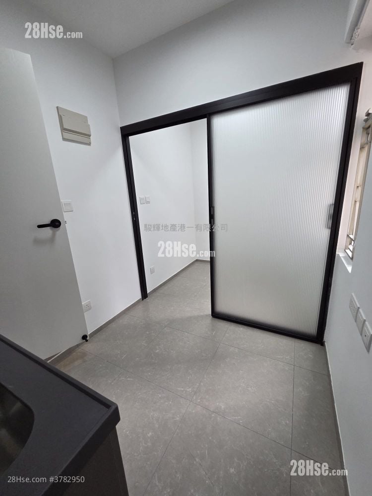 Pollock Building Rental Studio , 1 Bathroom 160 ft²