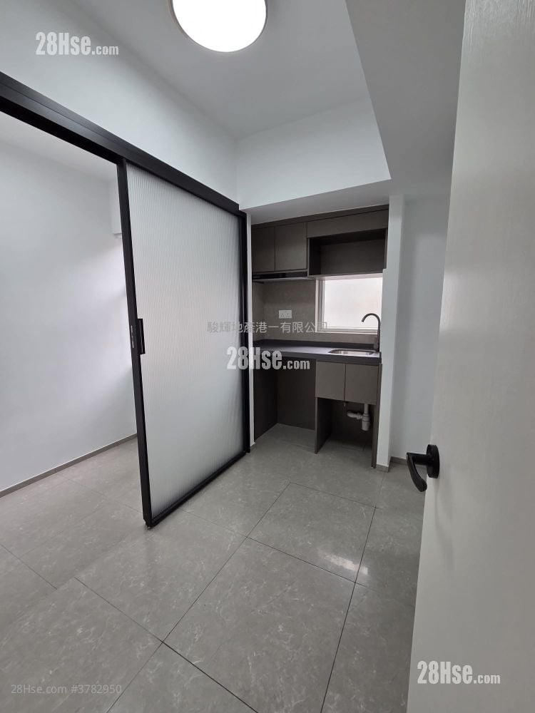 Pollock Building Rental Studio , 1 Bathroom 160 ft²