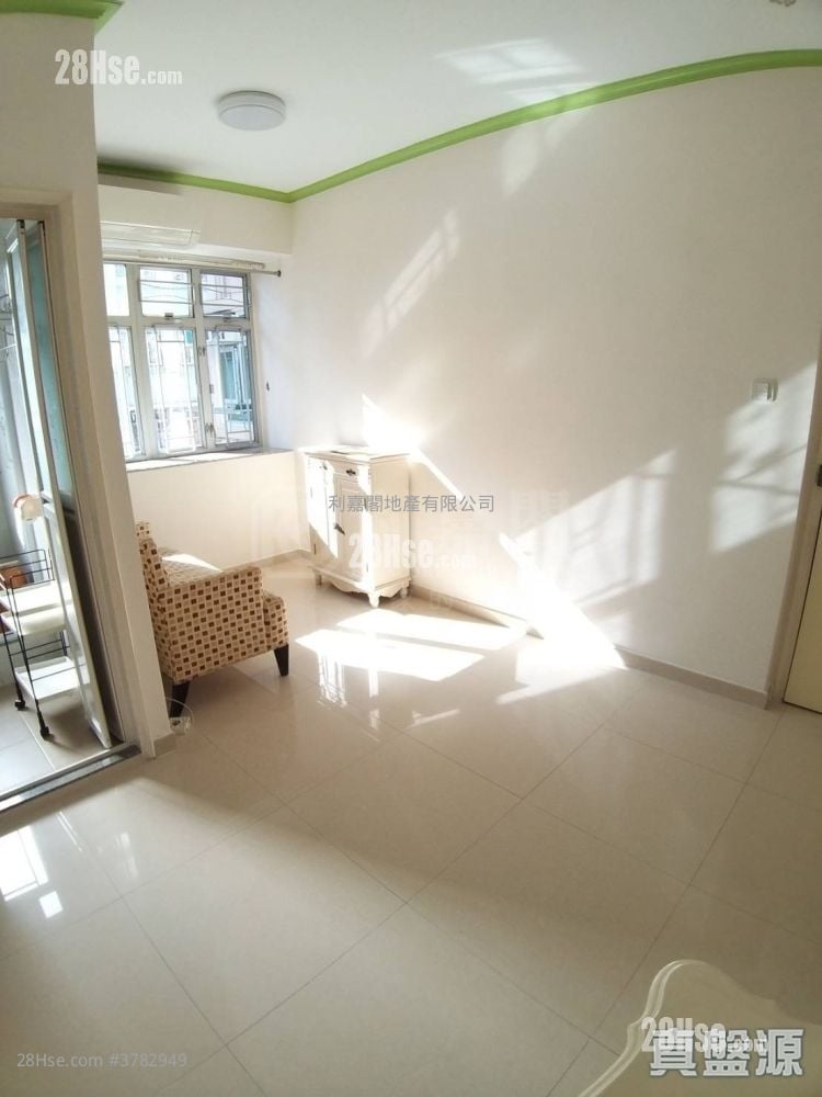 Fung Cheung Building Sell 2 Bedrooms , 1 Bathroom 333 ft²