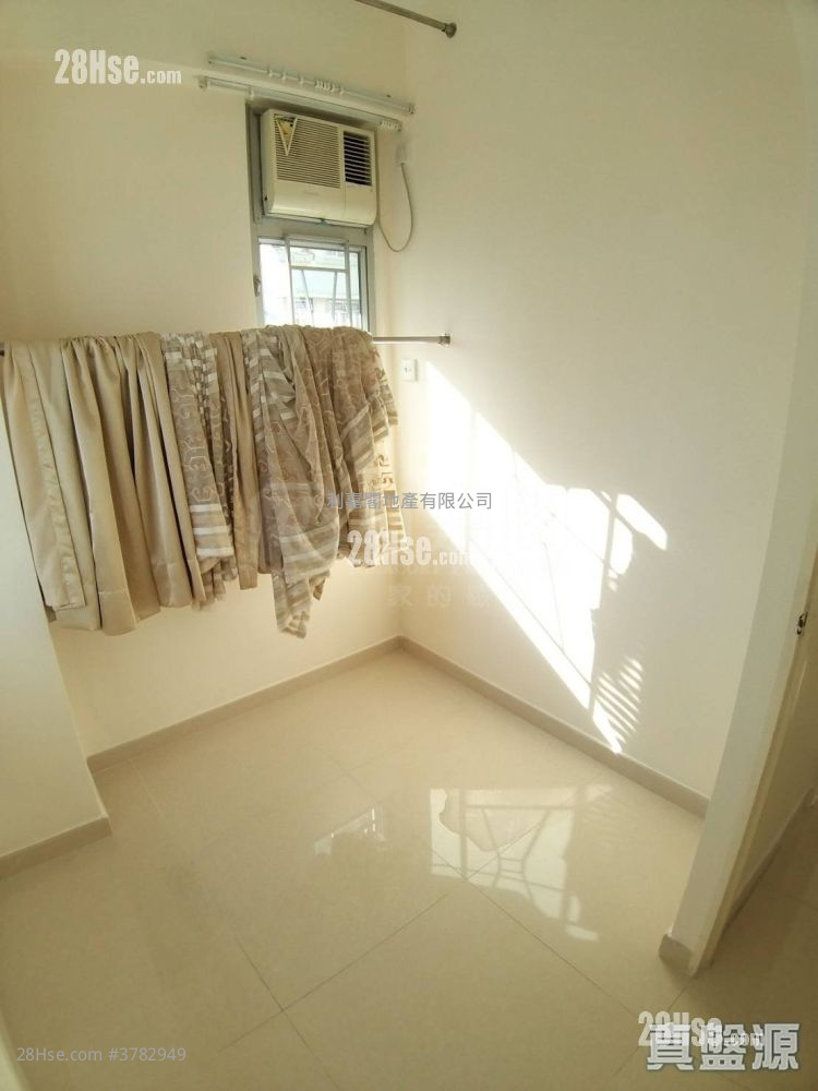 Fung Cheung Building Sell 2 Bedrooms , 1 Bathroom 333 ft²