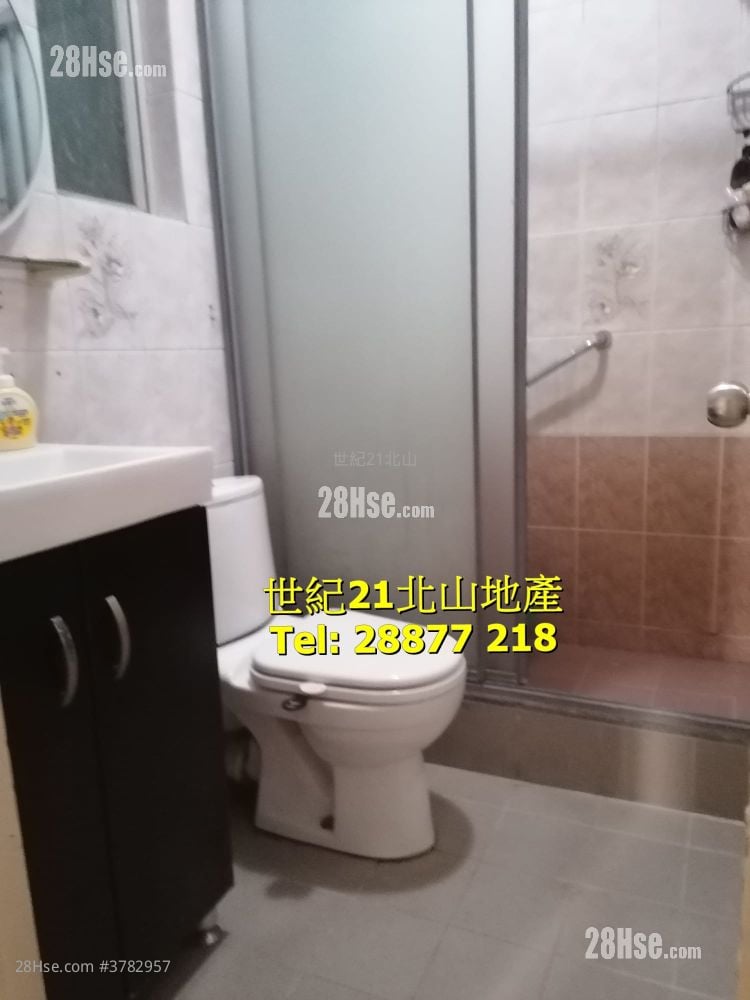 Pak Lee Building Sell 3 Bedrooms , 1 Bathroom 670 ft²