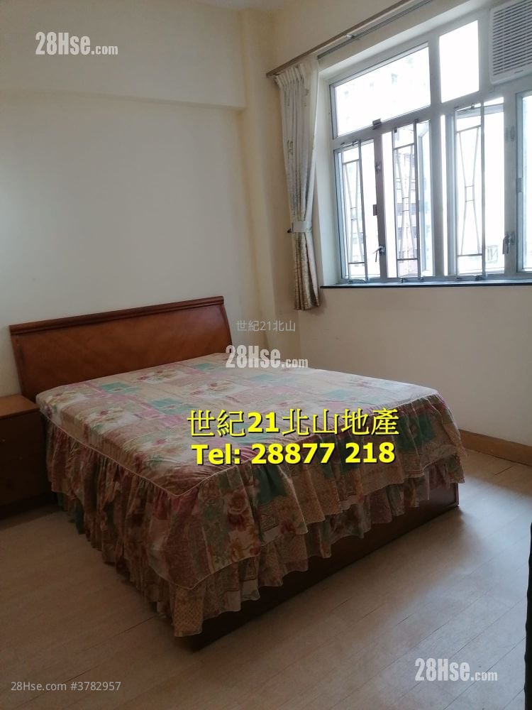 Pak Lee Building Sell 3 Bedrooms , 1 Bathroom 670 ft²