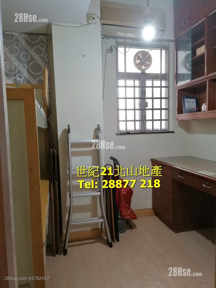 Pak Lee Building Sell 3 Bedrooms , 1 Bathroom 670 ft²