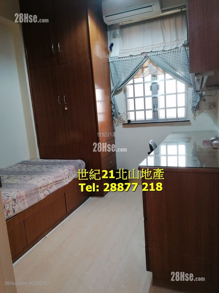 Pak Lee Building Sell 3 Bedrooms , 1 Bathroom 670 ft²