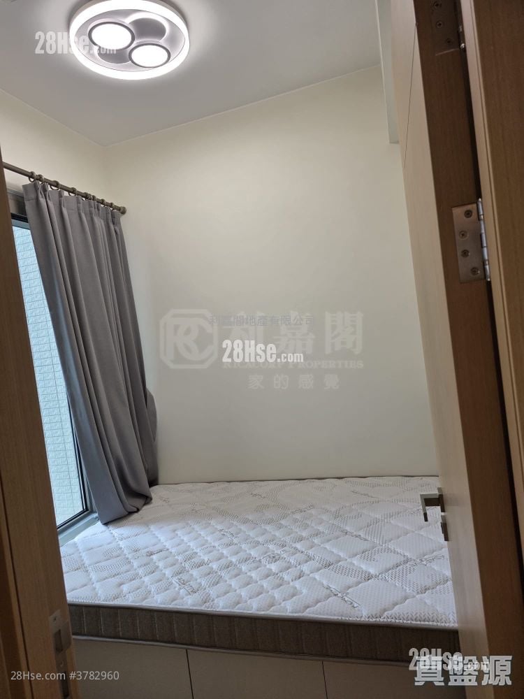 Grand Mayfair  Sell 2 Bedrooms , 1 Bathroom 463 ft²