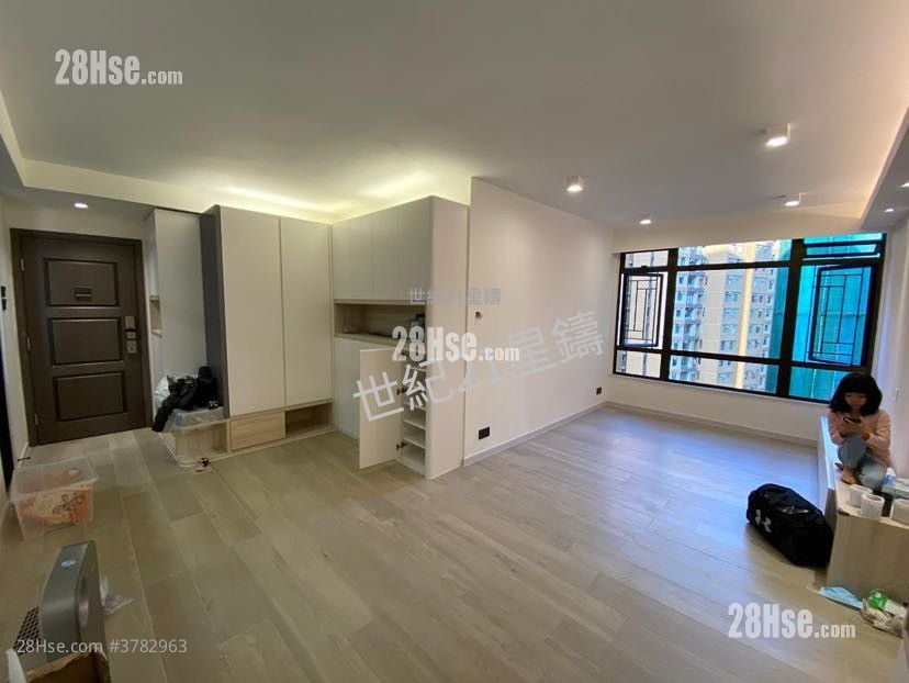 Pokfulam Gardens Sell 3 Bedrooms , 1 Bathroom 702 ft²