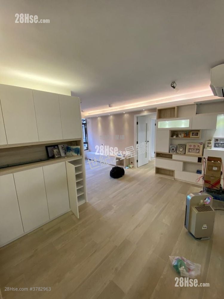 Pokfulam Gardens Sell 3 Bedrooms , 1 Bathroom 702 ft²