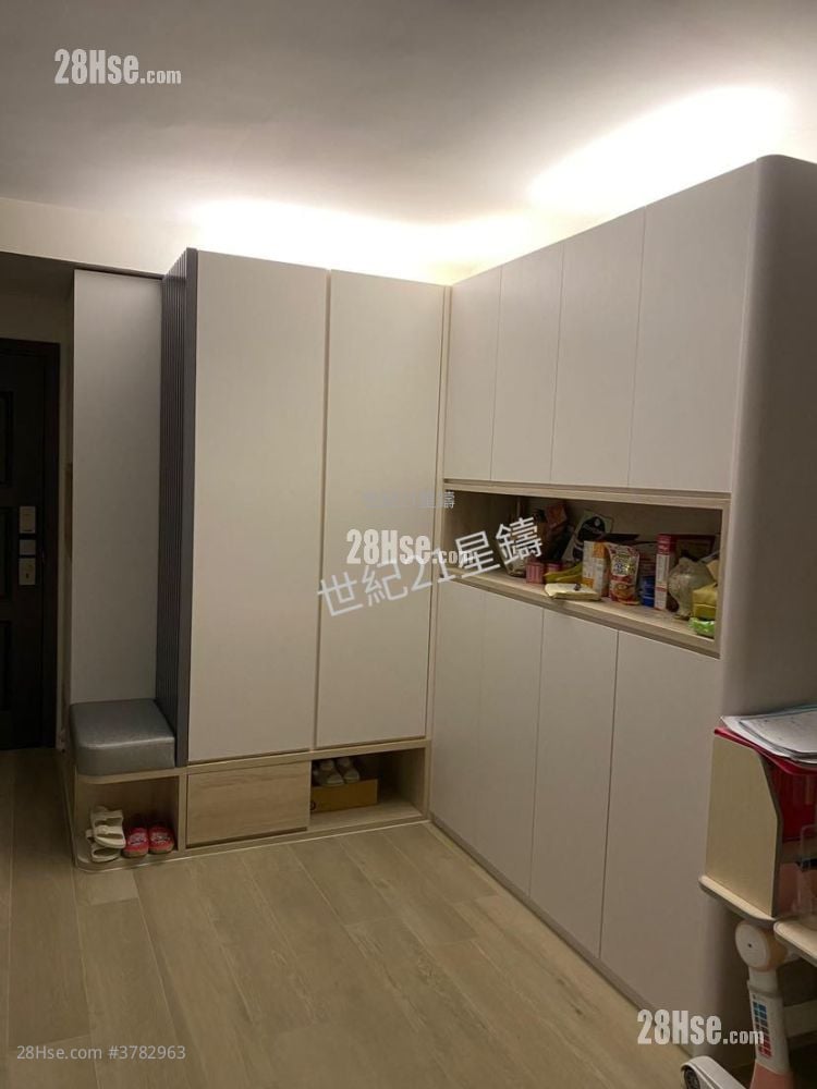 Pokfulam Gardens Sell 3 Bedrooms , 1 Bathroom 702 ft²