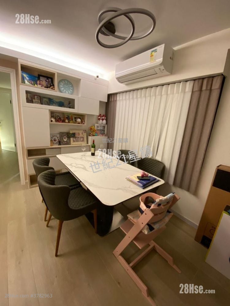 Pokfulam Gardens Sell 3 Bedrooms , 1 Bathroom 702 ft²