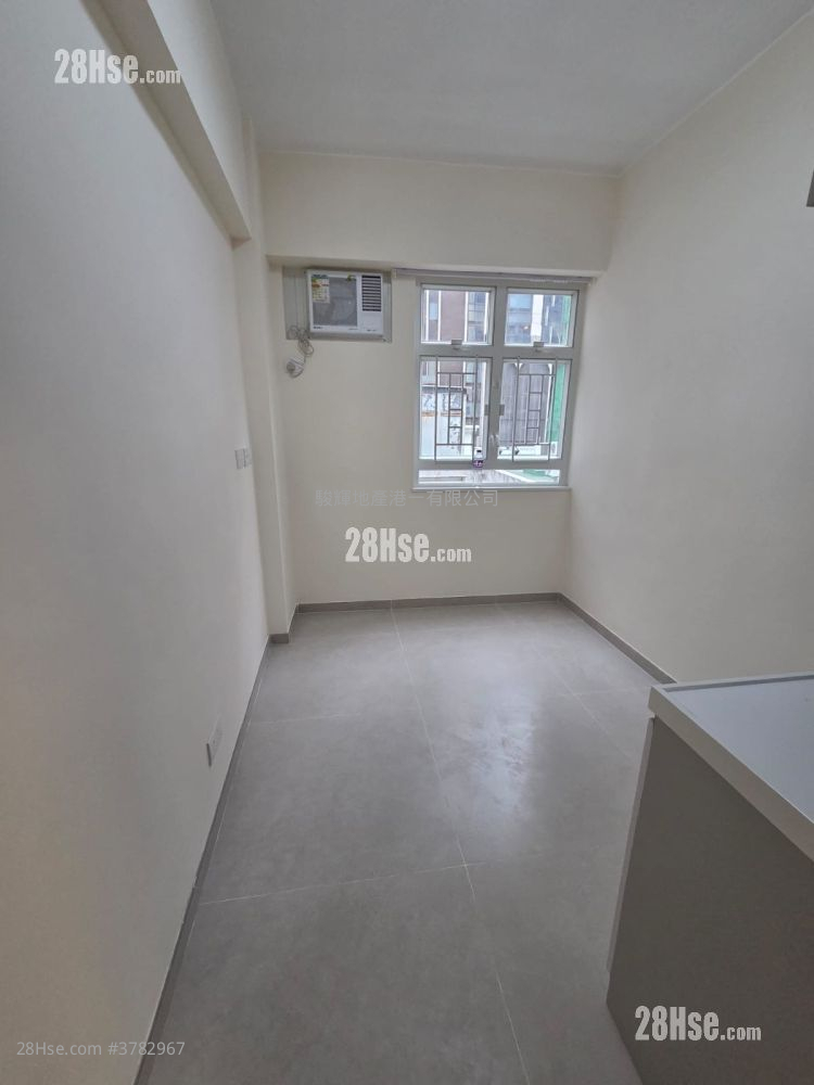 Granville Building Rental Studio , 1 Bathroom 160 ft²