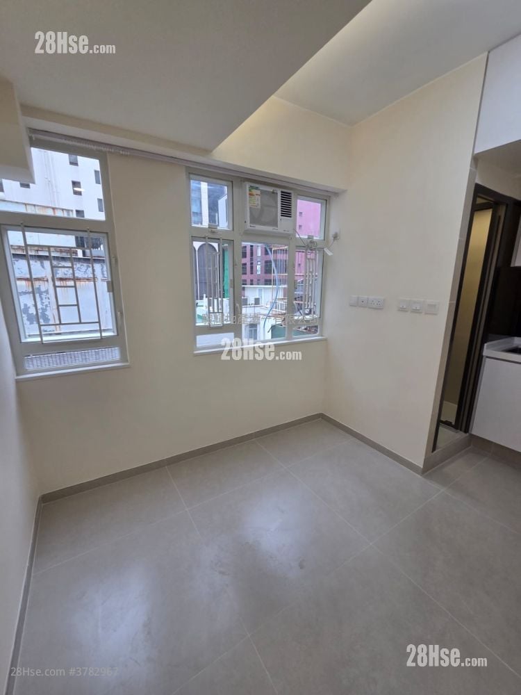 Granville Building Rental Studio , 1 Bathroom 160 ft²