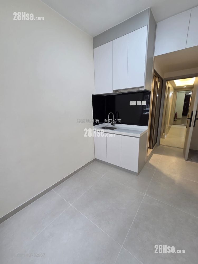 Granville Building Rental Studio , 1 Bathroom 160 ft²