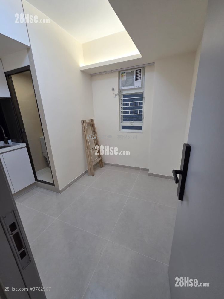 Granville Building Rental Studio , 1 Bathroom 160 ft²