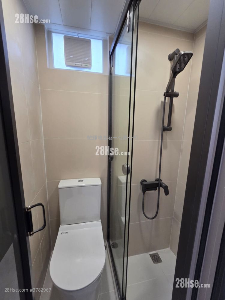 Granville Building Rental Studio , 1 Bathroom 160 ft²