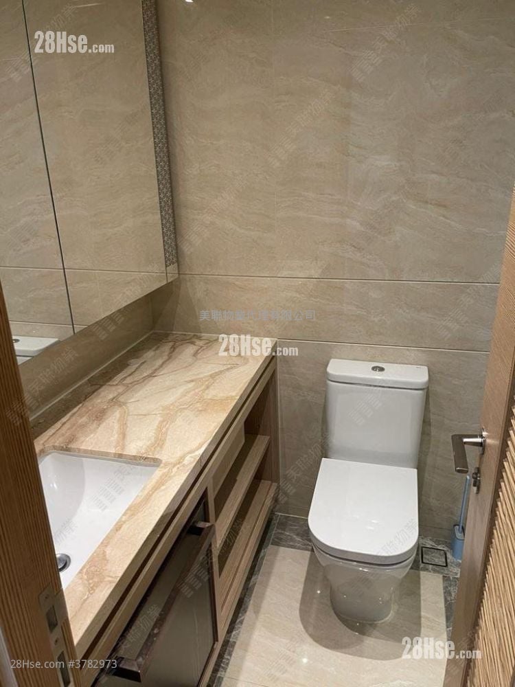 Victoria Skye Sell Studio , 1 Bathroom 273 ft²