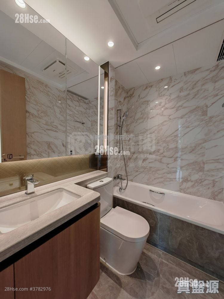 Grand Mayfair  Rental 2 Bedrooms , 1 Bathroom 501 ft²