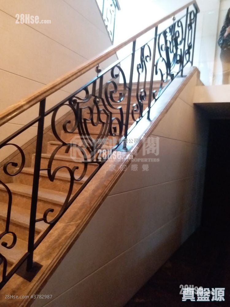 毕架山峰 售盘 4 房 2,638 平方尺