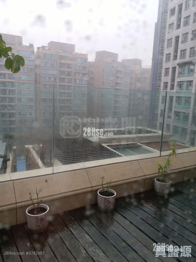 毕架山峰 售盘 4 房 2,638 平方尺