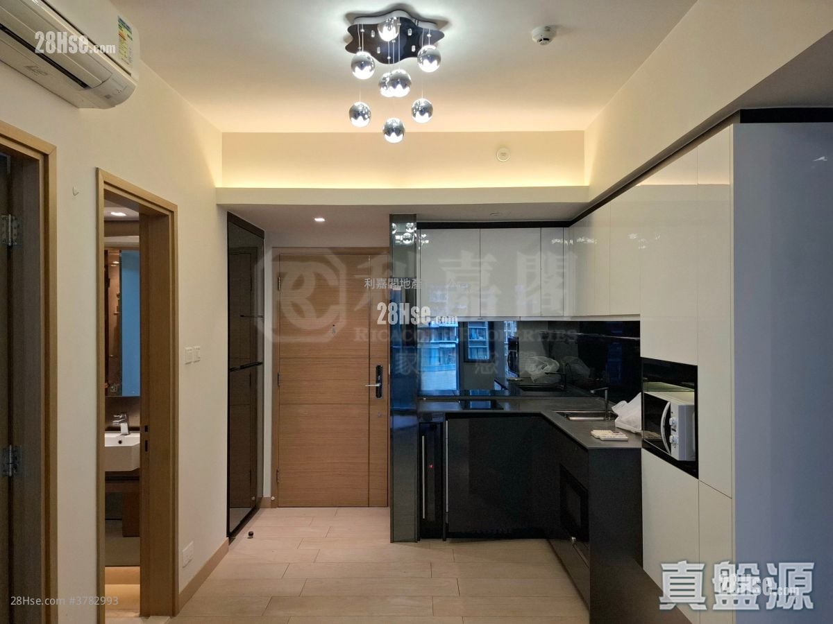 Century Link Sell 1 Bedroom 379 ft²