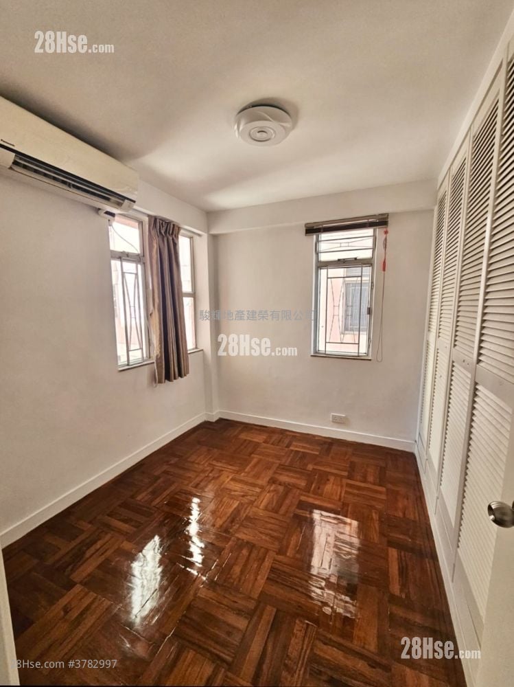 Phoenix Court Rental 2 Bedrooms , 1 Bathroom 556 ft²