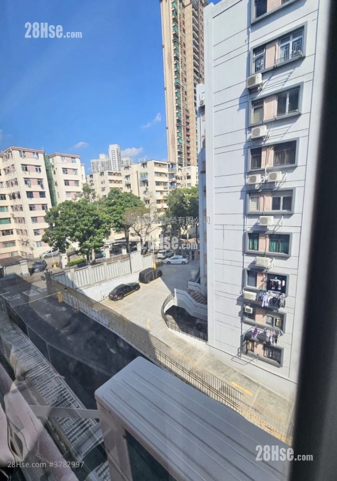 Phoenix Court Rental 2 Bedrooms , 1 Bathroom 556 ft²