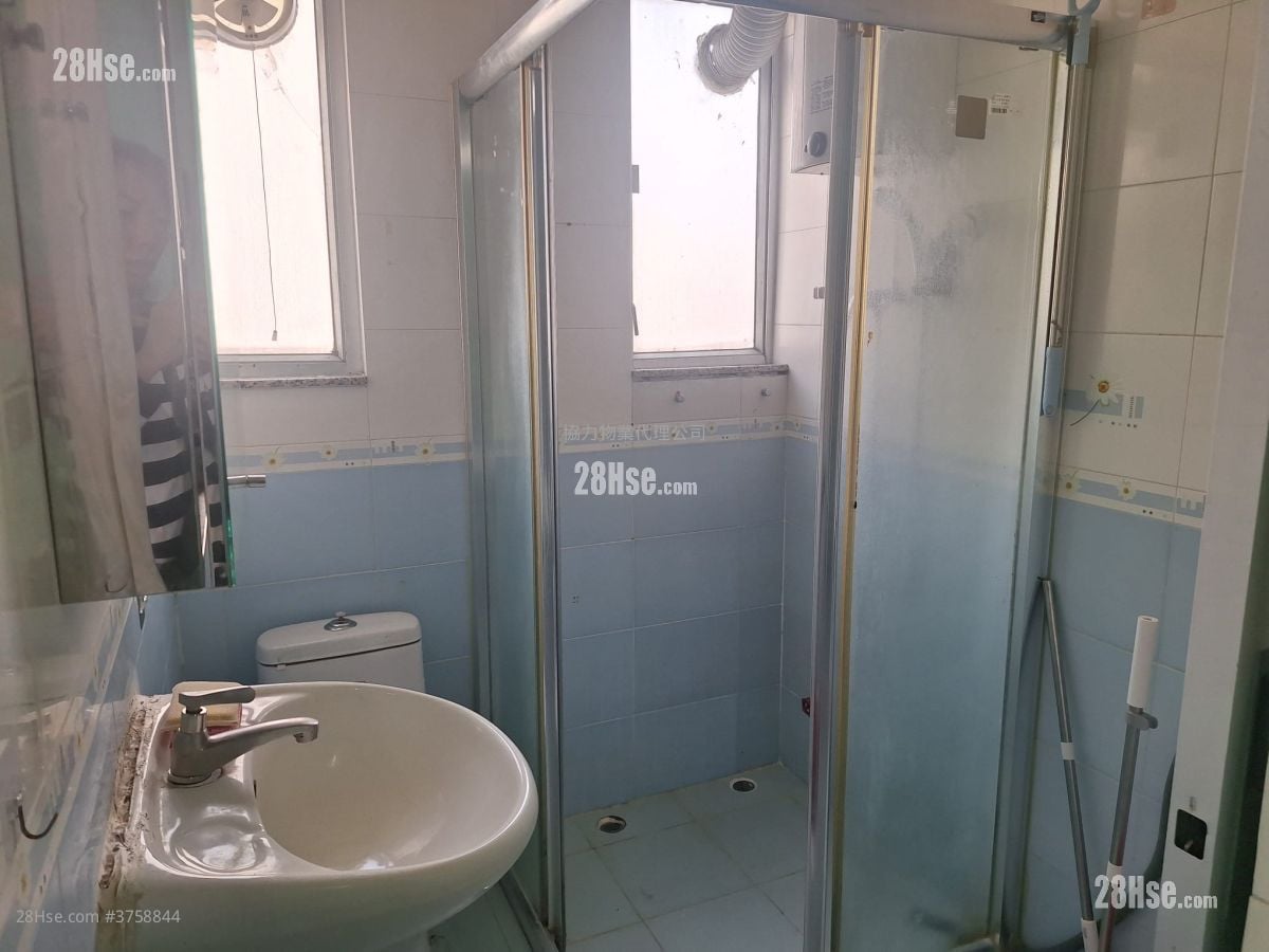 荣华大厦 租盘 2 房 , 1 浴室 313 平方尺