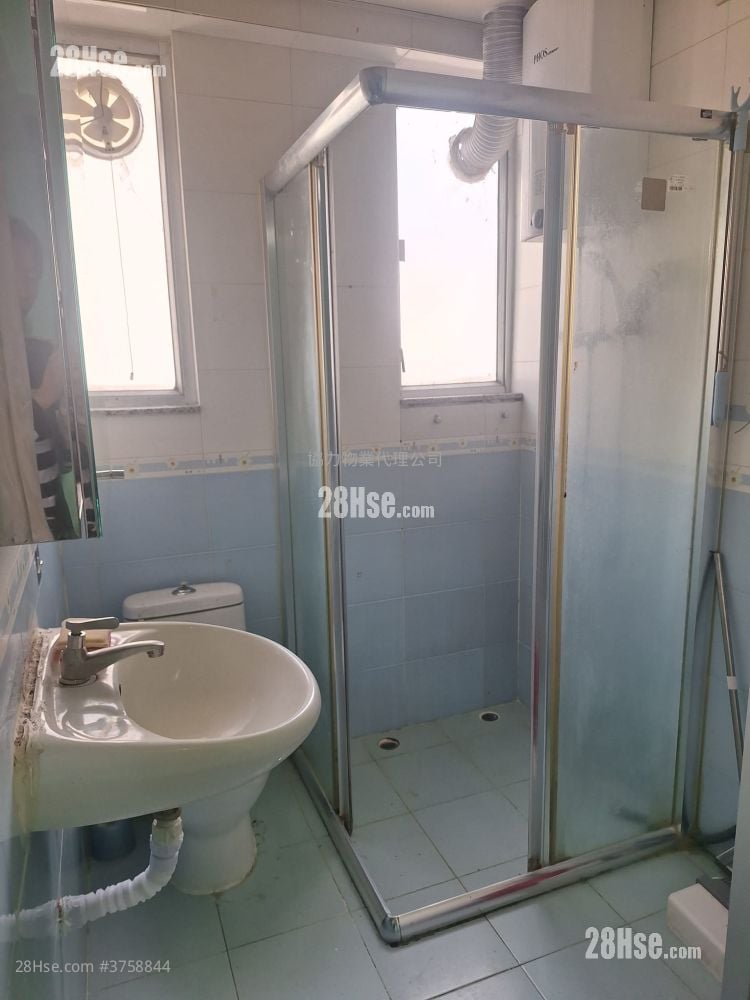 荣华大厦 租盘 2 房 , 1 浴室 313 平方尺
