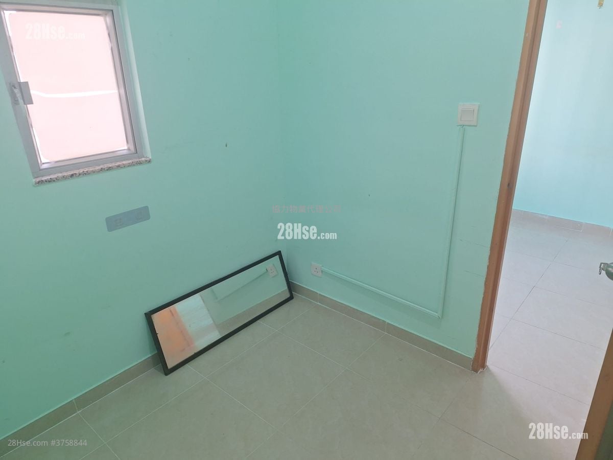 荣华大厦 租盘 2 房 , 1 浴室 313 平方尺