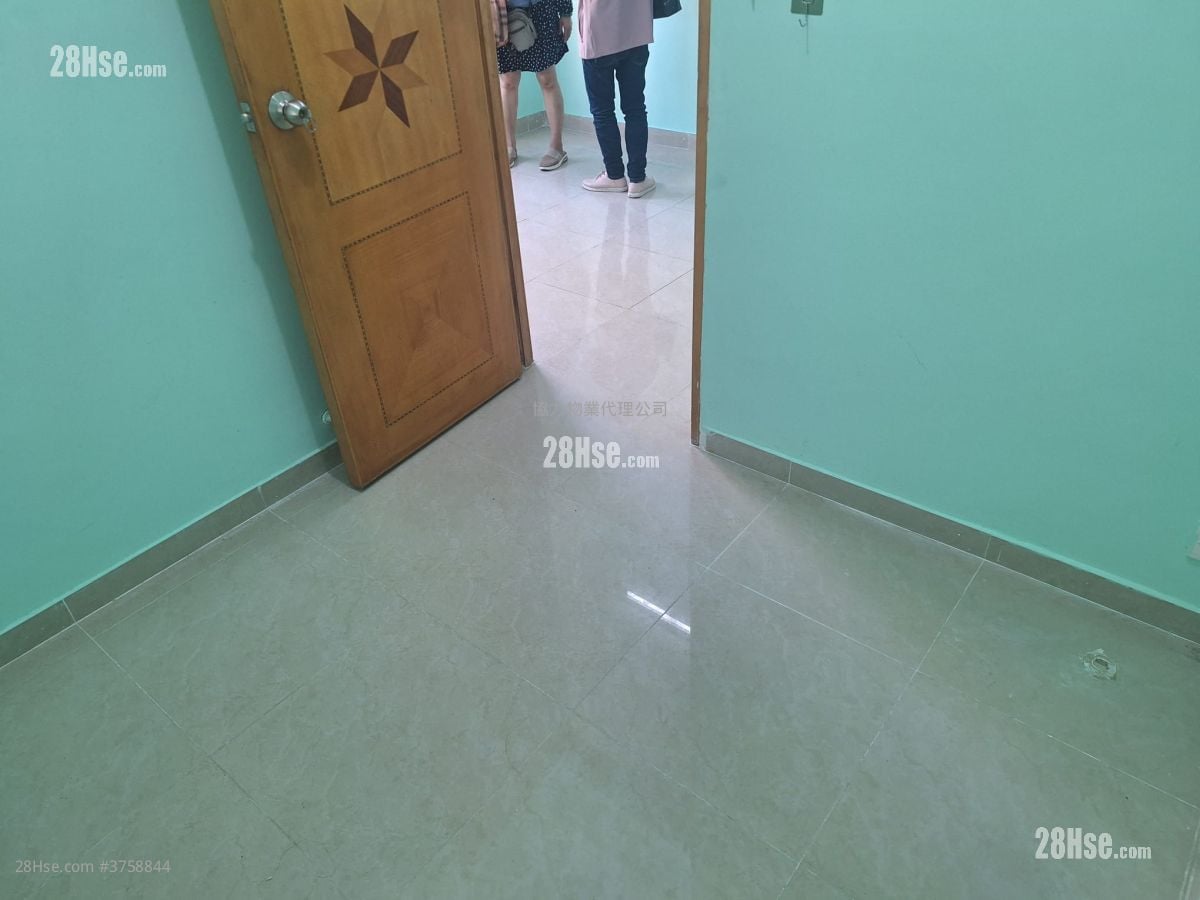 荣华大厦 租盘 2 房 , 1 浴室 313 平方尺