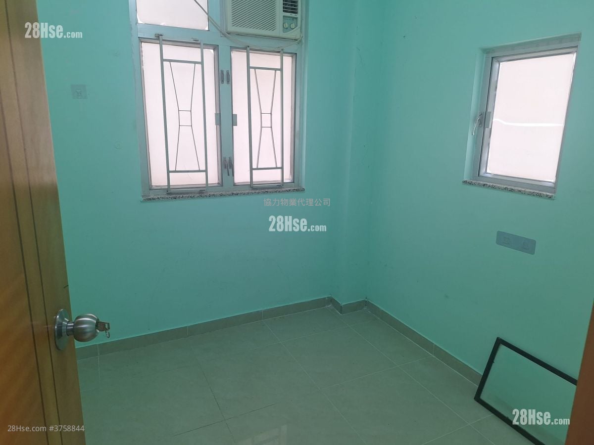 荣华大厦 租盘 2 房 , 1 浴室 313 平方尺