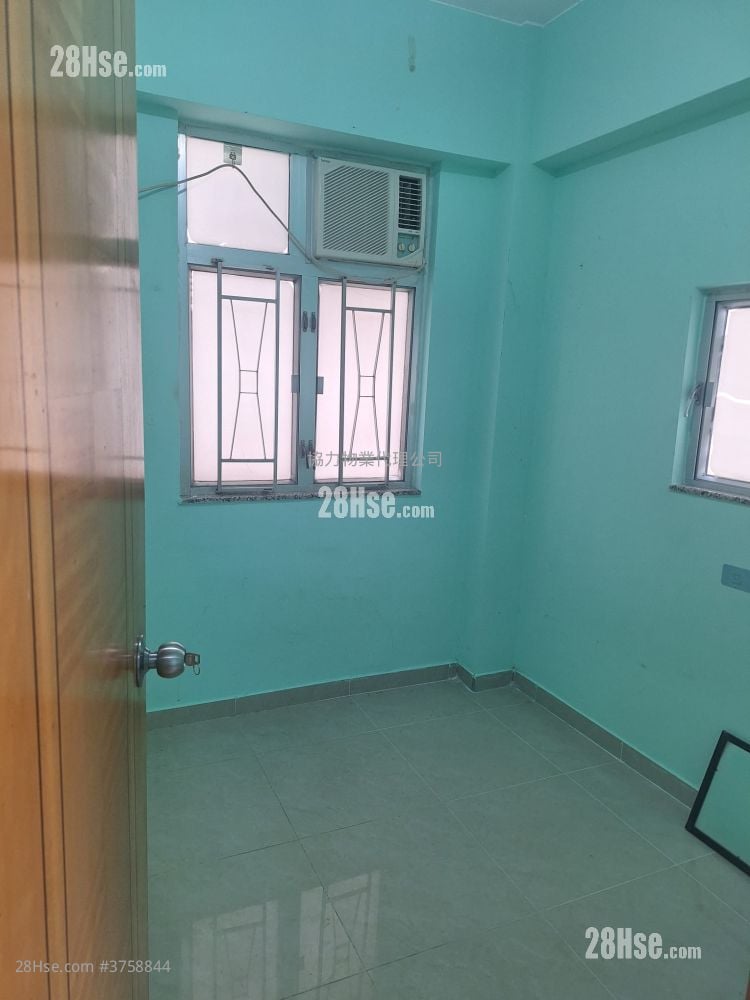 荣华大厦 租盘 2 房 , 1 浴室 313 平方尺