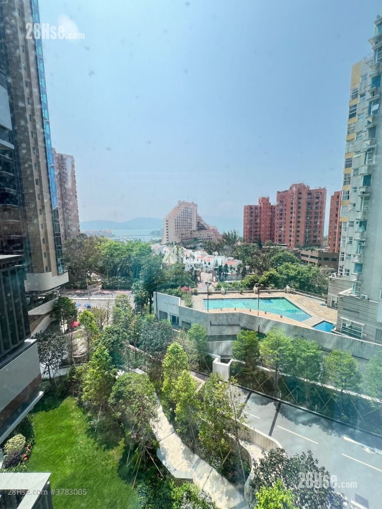 Gold Coast Bay Sell 2 Bedrooms , 1 Bathroom 421 ft²