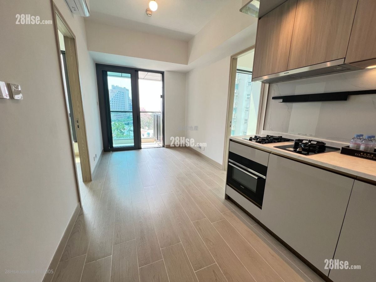 Gold Coast Bay Sell 2 Bedrooms , 1 Bathroom 421 ft²