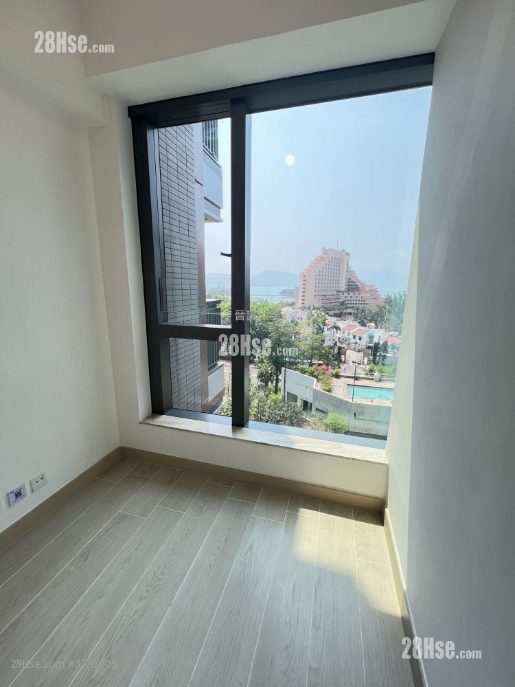 Gold Coast Bay Sell 2 Bedrooms , 1 Bathroom 421 ft²