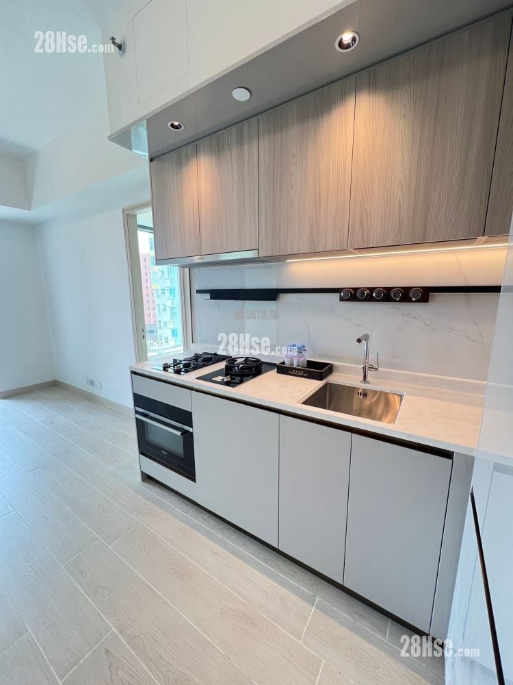 Gold Coast Bay Sell 2 Bedrooms , 1 Bathroom 421 ft²