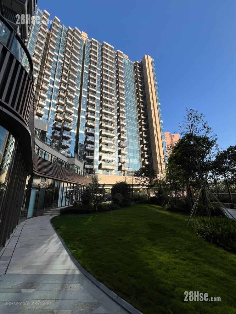 Gold Coast Bay Sell 2 Bedrooms , 1 Bathroom 421 ft²