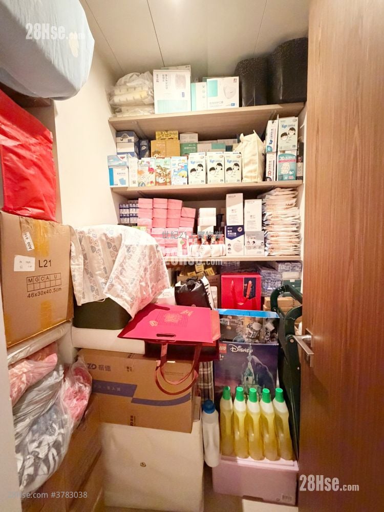 Mont Rouge Sell 5+ Bedrooms , 5+ Bathrooms 5,828 ft²