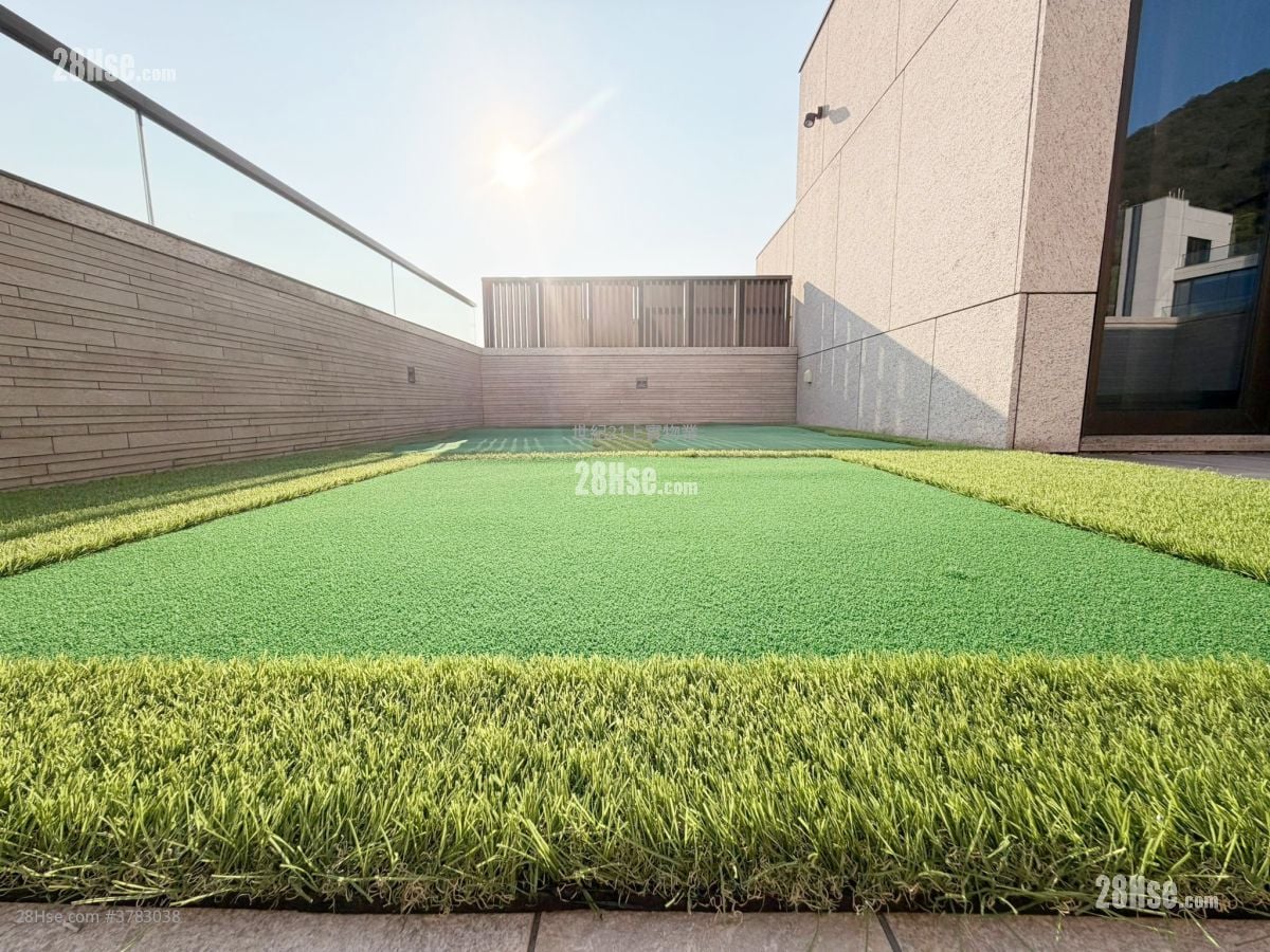 Mont Rouge Sell 5+ Bedrooms , 5+ Bathrooms 5,828 ft²