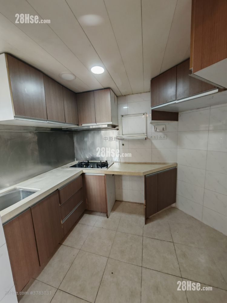 Kingswood Villas Sell 3 Bedrooms , 2 Bathrooms 633 ft²