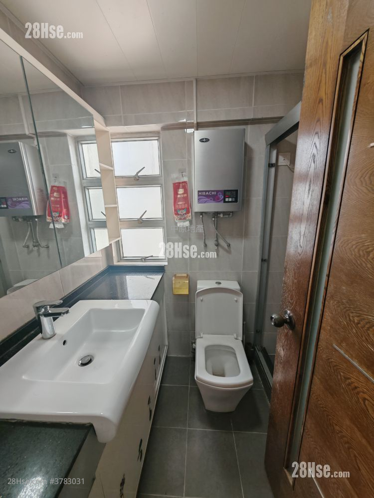 Kingswood Villas Sell 3 Bedrooms , 2 Bathrooms 633 ft²