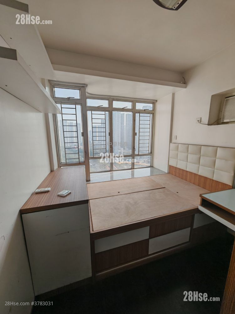 Kingswood Villas Sell 3 Bedrooms , 2 Bathrooms 633 ft²