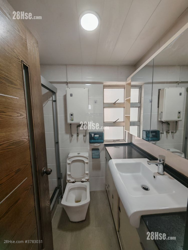 Kingswood Villas Sell 3 Bedrooms , 2 Bathrooms 633 ft²