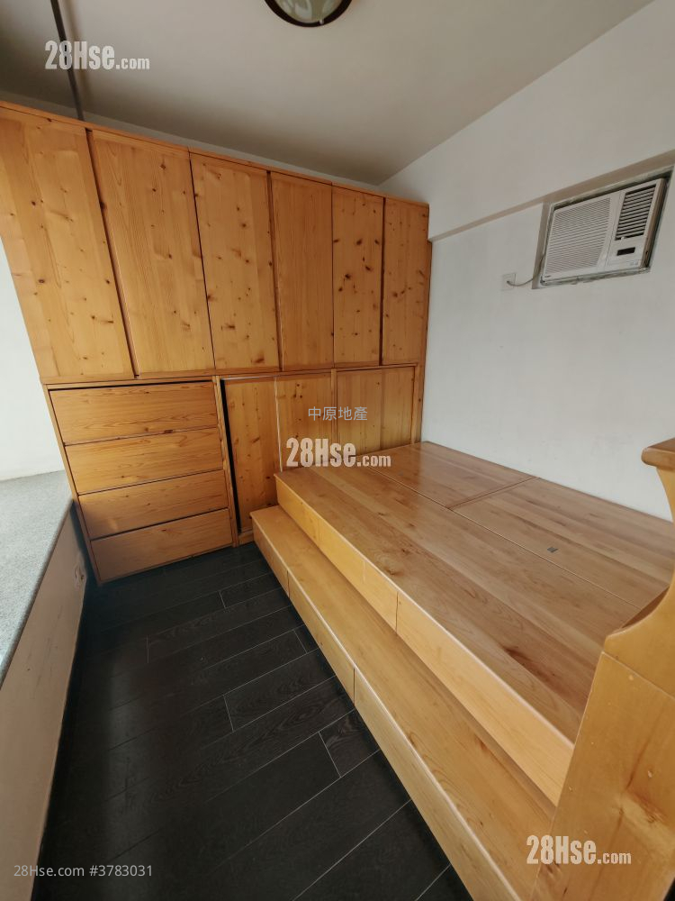 Kingswood Villas Sell 3 Bedrooms , 2 Bathrooms 633 ft²