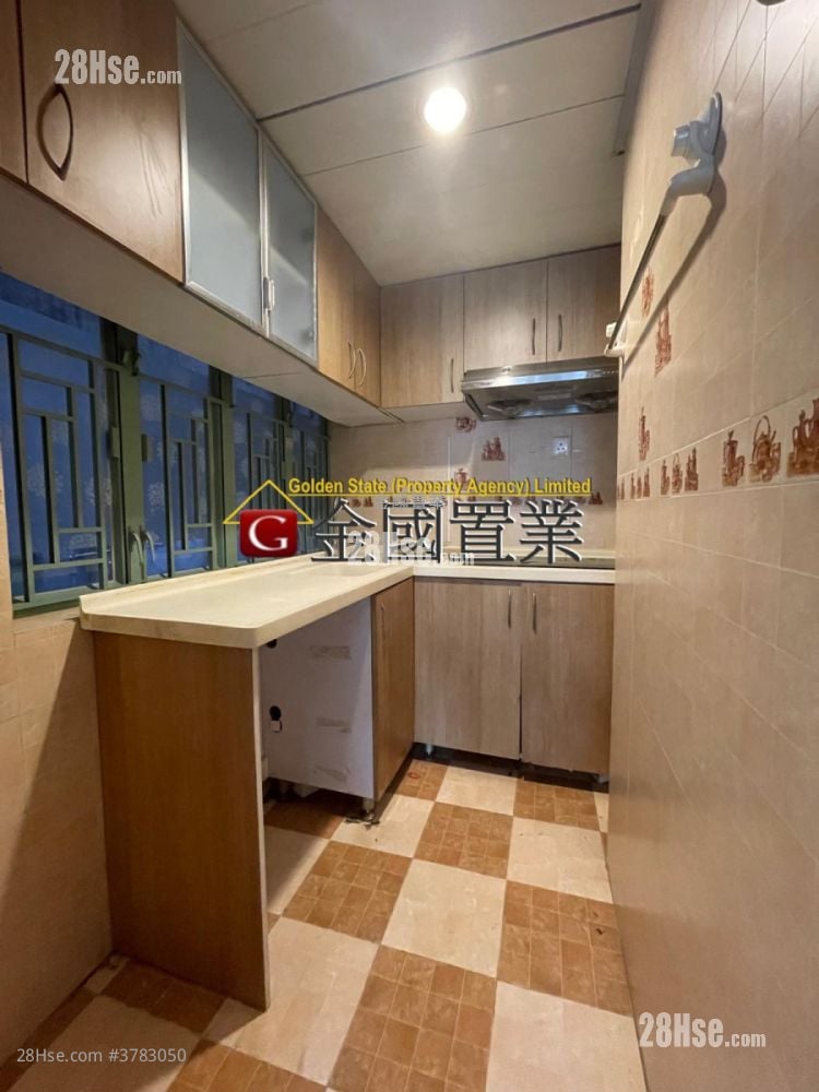 Celebrity Court Rental 3 Bedrooms , 1 Bathroom 600 ft²